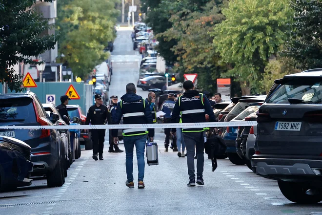 Prizorišče napada na ulici Nunez de Balboa v Madridu. FOTO: Oscar Del Pozo/AFP