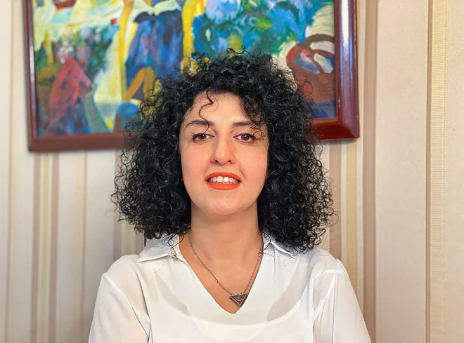 »Vse vas pozivam, da do končne zmage podpirate iransko ljudstvo. Zmaga ne bo lahka, je pa gotova,« zaključi pismo nobelovka Narges Mohamadi. FOTO: AFP Narges Mohamadi Foundation