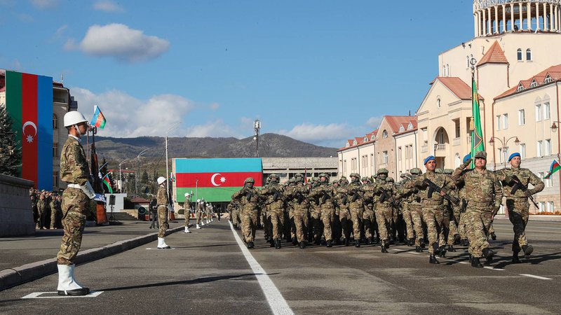 Fotografija: Azerbajdžan je ta teden v središču Stepanekerta, ki ga je preimenoval v Hankendi, organiziral veliko vojaško parado. FOTO: AFP