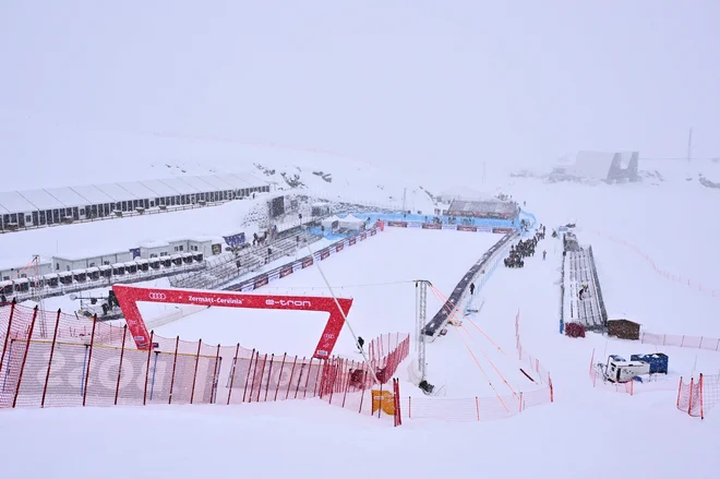 Pogled na Zermatt ni bil obetaven. FOTO: Marco Bertorello/AFP