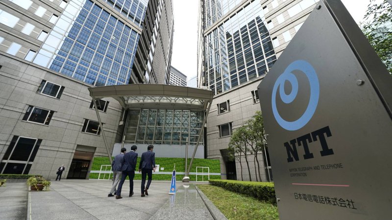 Fotografija: Na lestvici Fortune Global 500 je NTT po prihodkih četrto največje telekomunikacijsko podjetje na svetu. FOTO: Toru Hanai/Bloomberg