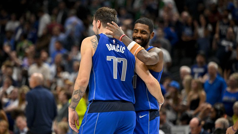 Fotografija: Luka Dončić in Kyrie Irving vse bolj uživata v Dallasovem dresu. FOTO: Jerome Miron/USA Today Sports