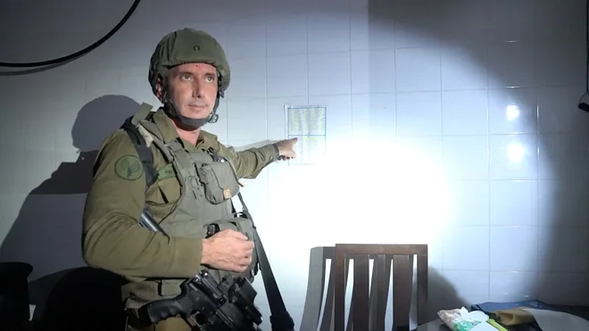 Tiskovni predstavnik izraelske vojske kontraadmiral Daniel Hagari FOTO: Israel Defense Forces via Reuters