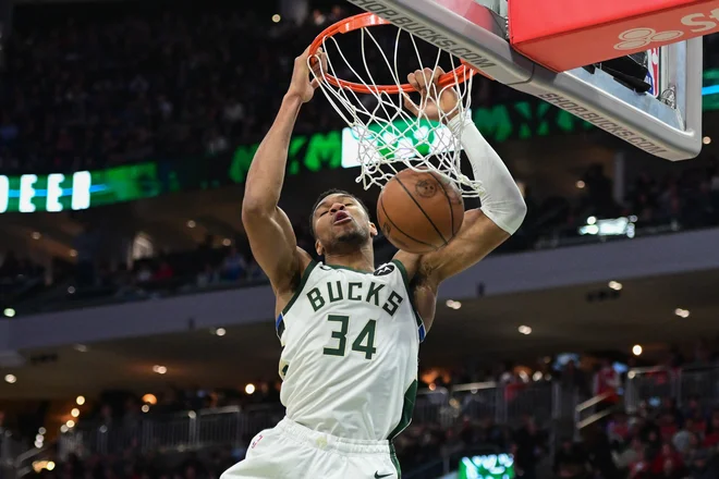 Giannis Antetokounmpo med eno od akcij. FOTO: Benny Sieu/Usa Today Sports