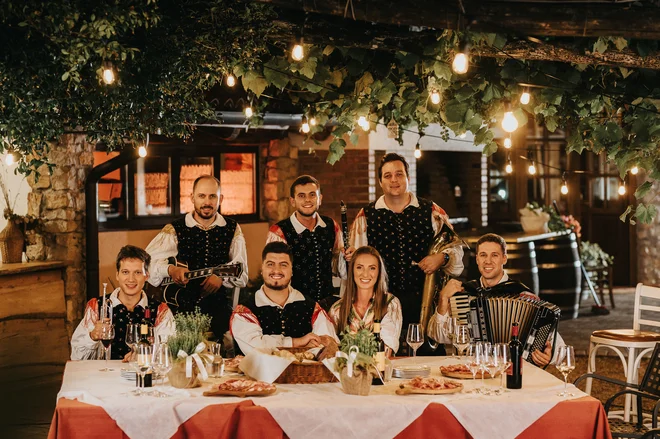 Slovenija se ponaša z močno in razvejano tradicijo ansamblov. Foto Žan Zajc