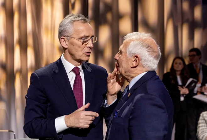 Generalni sekretar Nata Jens Stoltenberg in visoki predstavnik EU za zunanjo politiko Josep Borrell. FOTO:  Christine Olsson/Reuters