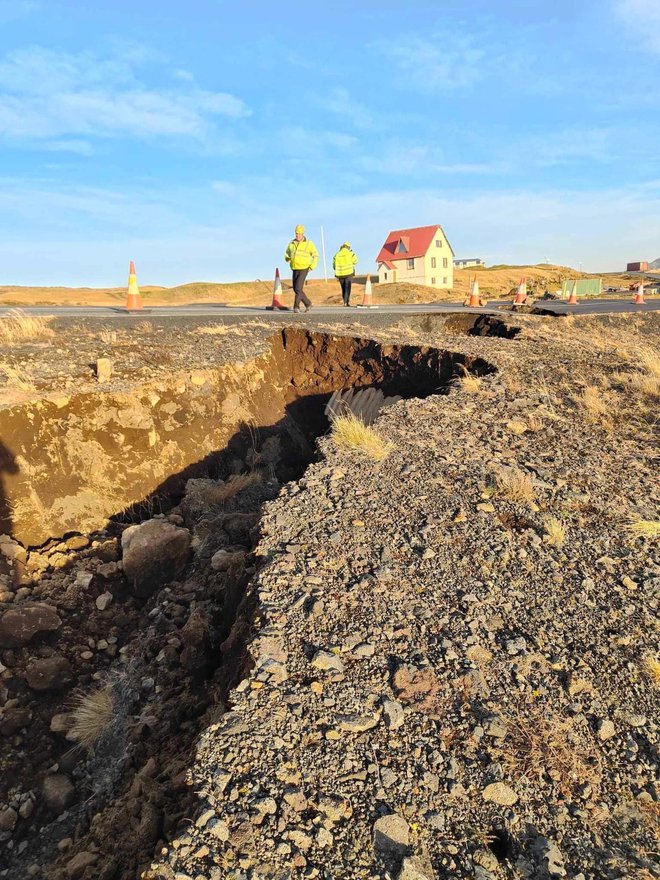Pogled na razpoke FOTO: Road Administration of Iceland/Reuters
