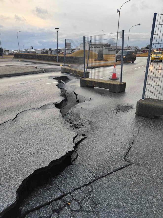 Razdejana cesta FOTO: Road Administration of Iceland/Reuters
