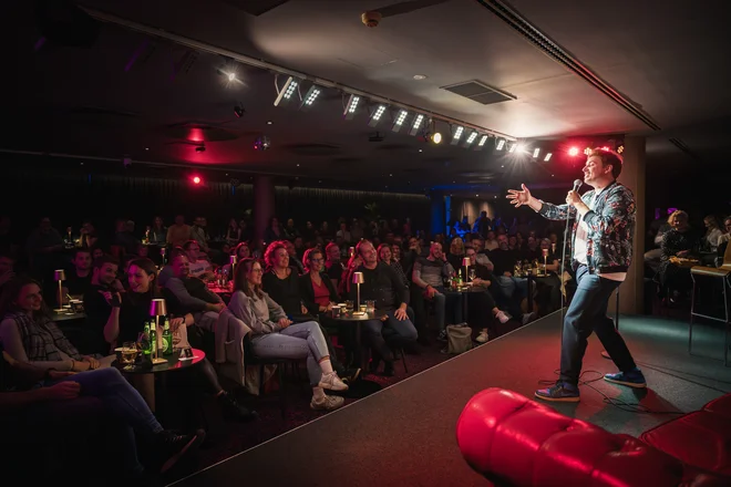 Tin Vodopivec bo programsko vodil stand up večere 300 kosmatih. FOTO: Jaka Škrlep