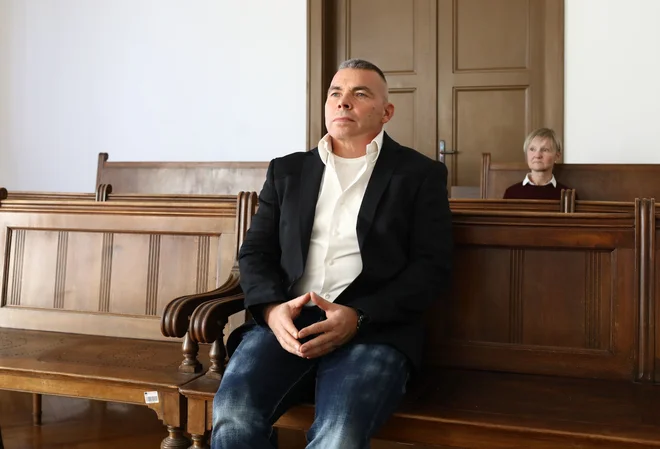 Roku Furlanu obtožnica očita, da je obvladoval več slamnatih družb, prek katerih so uvažali vozila. Foto Dejan Javornik