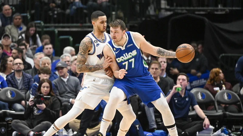Fotografija: Luka Dončić je v Washingtonu opravil tudi s Kylom Kuzmo (za njim). FOTO: Jerome Miron/USA Today Sports