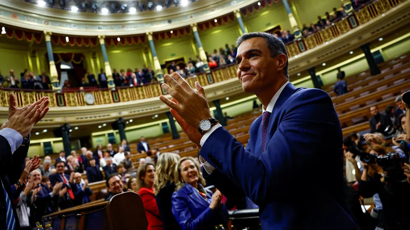 Pedro Sánchez je prestal glasovanje o investituri po za mnoge spornih kupčijah s katalonskimi separatisti. FOTO: Susana Vera/Reuters