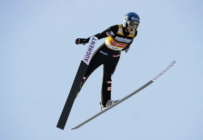 Eva Pinkelnig si je v prejšnji sezoni priskakala veliki kristalni globus. FOTO: Antti Hamalainen/Reuters