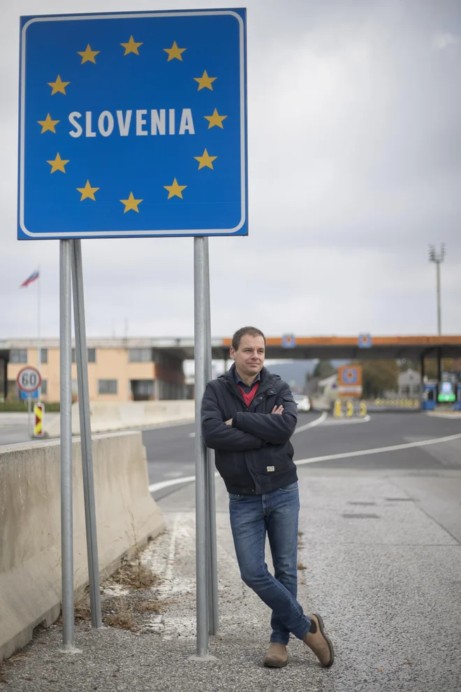 »Na Tatjano Rojc kot osebo gledam izrazito pozitivno. Ima tudi veliko zaslug, da je italijanski svet – pa tudi slovenski – zares spoznal Borisa Pahorja, pohvaliti jo je mogoče za veliko stvari. Moja ocena njenega političnega dela pa je zelo negativna,« je kritičen. FOTO: Leon Vidic/Delo

 