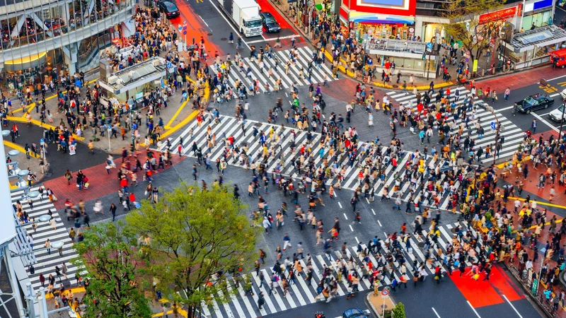 Fotografija: Nekateri na Japonskem umrejo kar na delovnem mestu zaradi zastoja srca, drugi pod vplivom zdravil, s katerimi skušajo ostati zbrani in prisebni. FOTO: Shutterstock