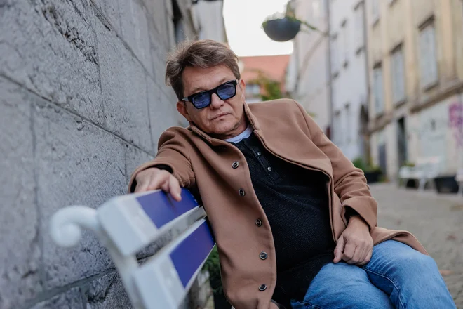 Dragan Bjelogrlić:  Ni velikih družbenih gibanj, ni novih tokov v muziki, umetnosti, ni velikih idej, ne v politiki ne v znanosti. Zdaj živimo v konformizmu in oportunizmu. FOTO: Črt Piksi/Delo