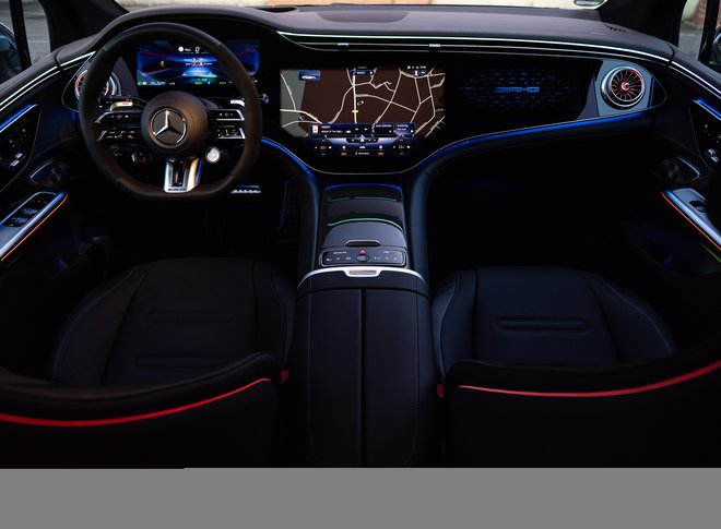 Notranjost vozila ustreza najzahtevnejšim standardom elegance in zagotavlja edinstveno kombinacijo kakovostnih materialov in lepih površin, najsodobnejšega zaslona in prefinjenega minimalizma. FOTO: Mercedes-Benz