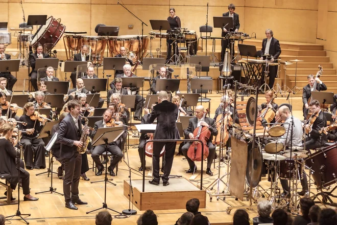 Presenetljiva intertekstualno zasnovana skladba Eppur si muove št. 4 Mateja Bonina je bila glavni poudarek večera. FOTO: Aleksandar Domitrica/arhiv Slovenske filharmonije