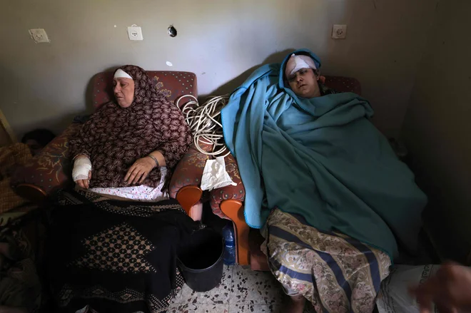 V Gazo prihajajo mraz in bolezni. FOTO: Mahmud Hams/AFP