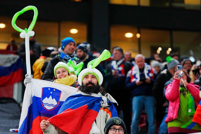 Slovenski navijači na štadionu Parken so bili glasni in vidni. FOTO: Liselotte Sabroe/AFP