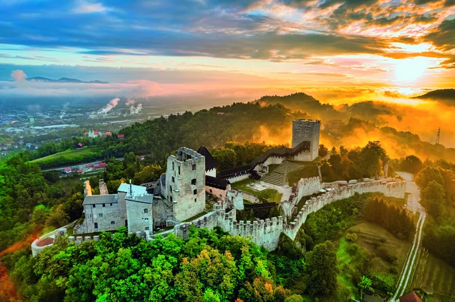 Sodobna informacijska oprema v Celju, Varaždinu in Čakovcu je gostom v pomoč pri spoznavanju, kako je nekoč živelo plemstvo. Foto Klemen1972 Shutterstock