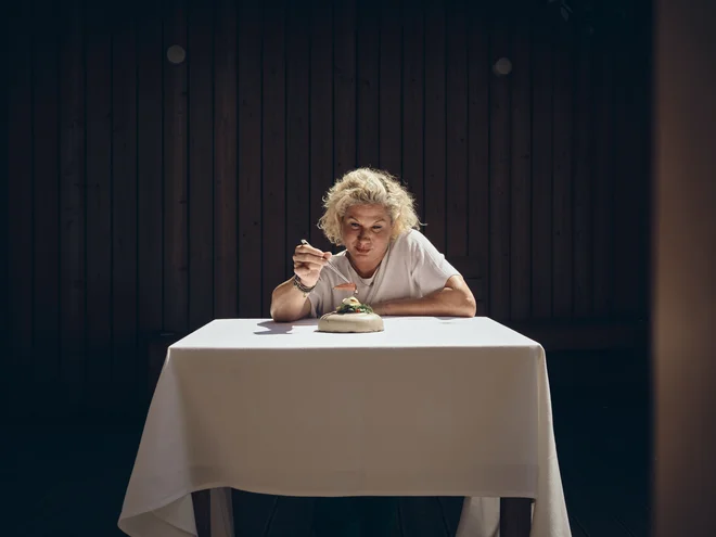 <p data-block-key="xzt0k">»Fine dining ni tovarna denarja: to je način življenja in ljubezen. Ljudje pri nas res veliko zapravijo, ampak da to lahko naredijo, moramo prej veliko zapraviti tudi mi,« pravi Ana Roš Stojan. FOTO: Hiša Franko</p>