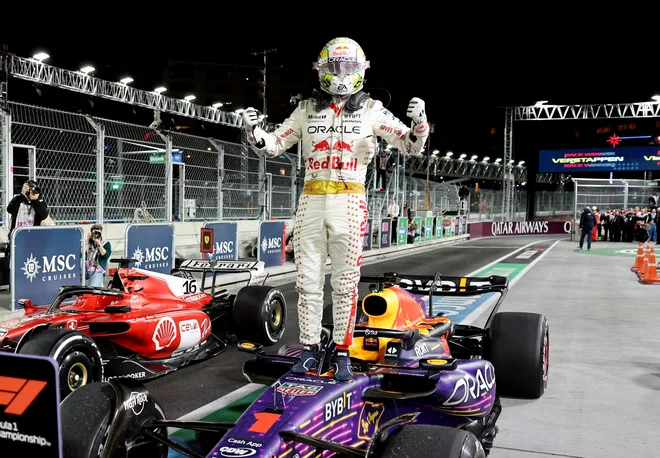 Viva, Las Vegas, je v radio po zmagi prepeval Max Verstappen. FOTO: Finn Blake/Reuters
