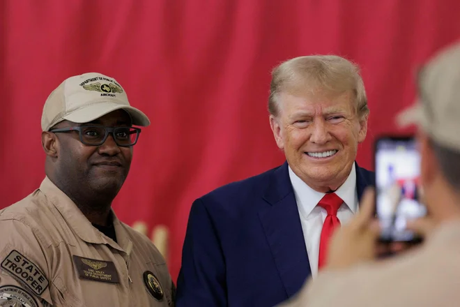 Prejšnji republikanski predsednik Donald Trump se lahko kljub številnim obtožnicam ta čas veseli raziskav javnega mnenja. FOTO: Michael Gonzalez Getty Images/AFP