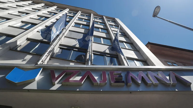 Fotografija: Če bo zakon sprejet, bo Vzajemna na sodišče vložila zahtevo za zadržanje izvajanja zakona in predlog za presojo ustavnosti zakona. Foto Leon Vidic