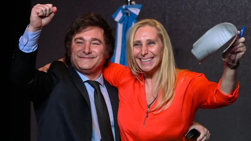 Fotografija: Javierju Mileiu je pripravila in vodila politično kampanjo sestra Karina, trenutno najvplivnejša Argentinka. FOTO: Luis Robayo/AFP