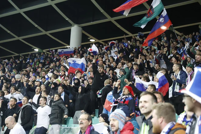 V Stožicah je bil pravi nogometni praznik. FOTO: Leon Vidic/Delo