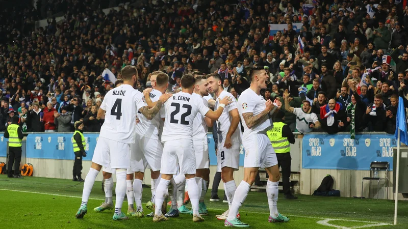 Fotografija: Po 24 letih gre slovenska nogometna reprezentanca na zmenek z najboljšimi reprezentancami v Evropi. FOTO: Dejan Javornik/Delo