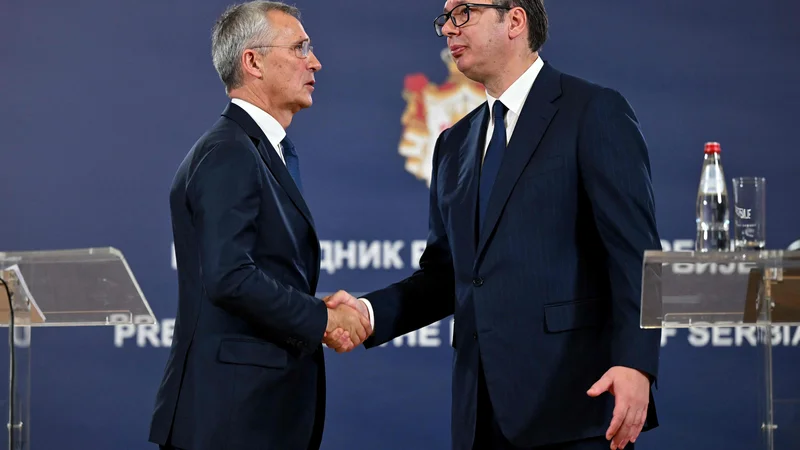 Fotografija: Jens Stoltenberg in Aleksander Vučić FOTO: Andrej Isakovic/AFP