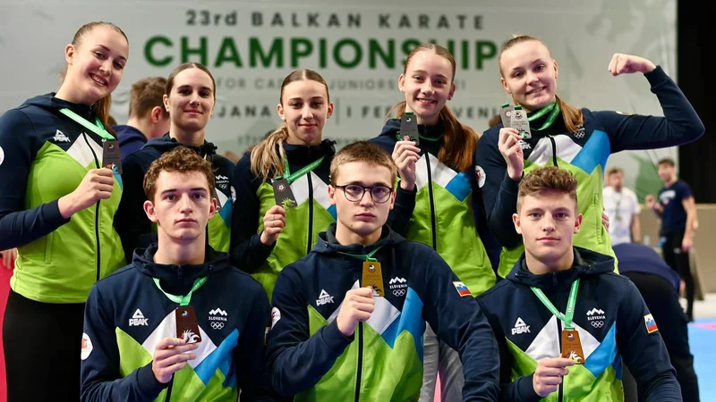 Fotografija: Mladi slovenski karateisti in karateistke so si na balkanskem prvenstvu v Ljubljani izbojevali šest kolajn. FOTO: KZS