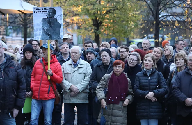 Protest pred Večerom. FOTO: Sašo Bizjak