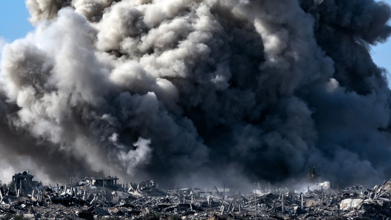 Fotografija: Izraelske sile neprestano bombardirajo območje Gaze. Foto: Fadel Senna/AFP