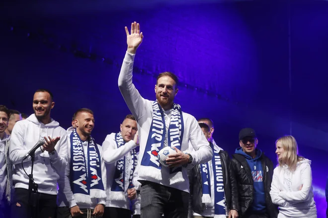 Kapetan in naš odlični vratar Jan Oblak se že veseli izziva evropskega prvenstva. FOTO: Leon Vidic/Delo