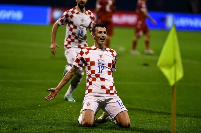 Ante Budimir se je takole razveselil gola, ki je Hrvaški zagotovil vizum eura 2024. FOTO: Denis Lovrović/AFP