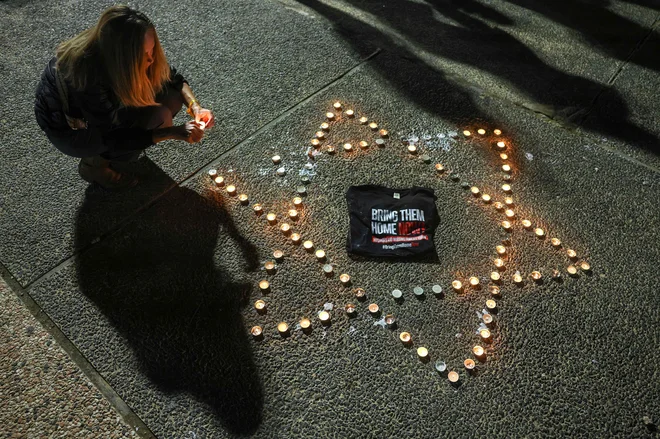 V Izraelu vse močnejše zahteve po vrnitvi talcev domov ne glede na ceno. FOTO: Ahmad Gharabli/AFP