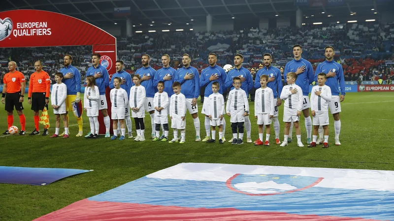 Bobni za žreb skupin so sestavljeni zelo zanimivo, predvsem četrti skriva nekaj pasti, denimo reprezentanci Italije in Švice, ki računata na izločilne boje. FOTO: Leon Vidic