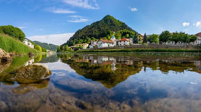 Pogosto se je povzpela na Hum (na fotografiji) ali Šmohor, še danes priljubljeni točki Laščanov. FOTO: Rok Deželak