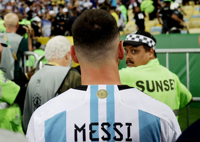 Lionel Messi je Argentince poklical v slačilnico, ker so izbruhnili neredi. FOTO: Ricardo Moraes/Reuters