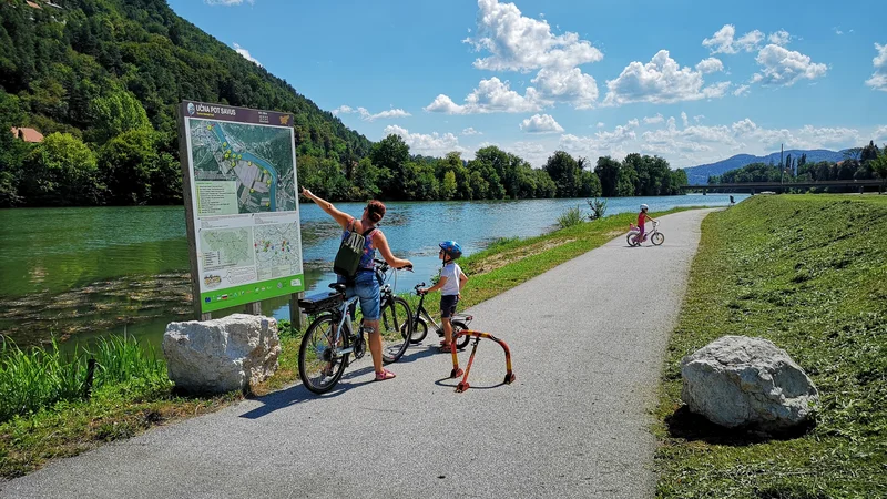 Po učni poti Savus se lahko podate tudi z električnim kolesom. FOTO: J. Ašič