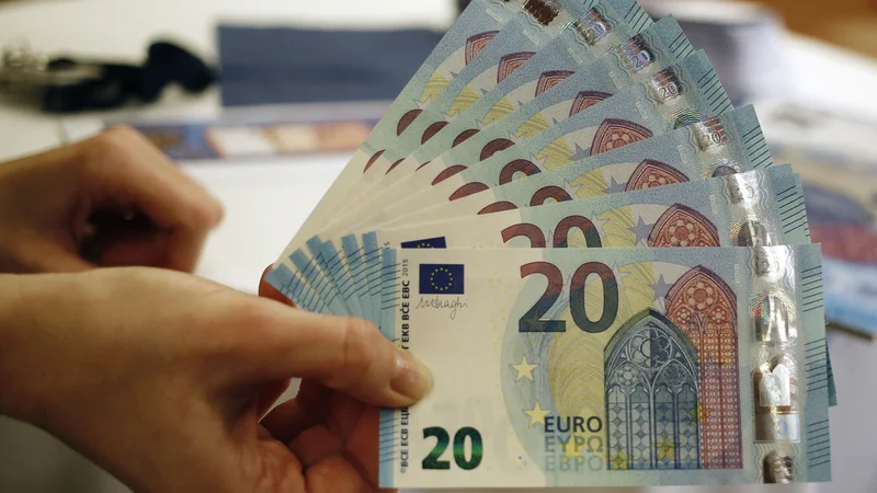 Ob višjih obrestnih merah so lahko obveznice privlačnejša investicijska možnost kot varčevanje na banki.

FOTO: Leonhard Foeger/Reuters