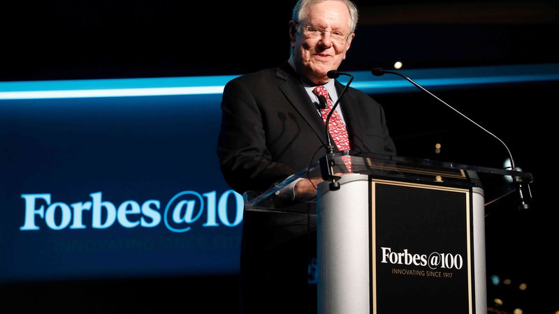 Fotografija: Čeprav družina Forbes ni več večinska lastnica podjetja, ga ustanoviteljev vnuk Steve Forbes še vedno vodi. FOTO: Forbes