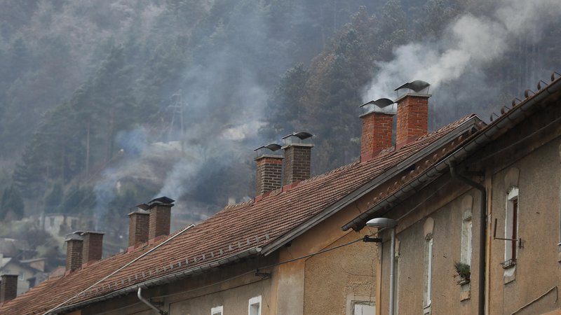 Fotografija: Onesnaženost zraka je še vedno največji okoljski zdravstveni problem v EU. FOTO: Leon Vidic/Delo