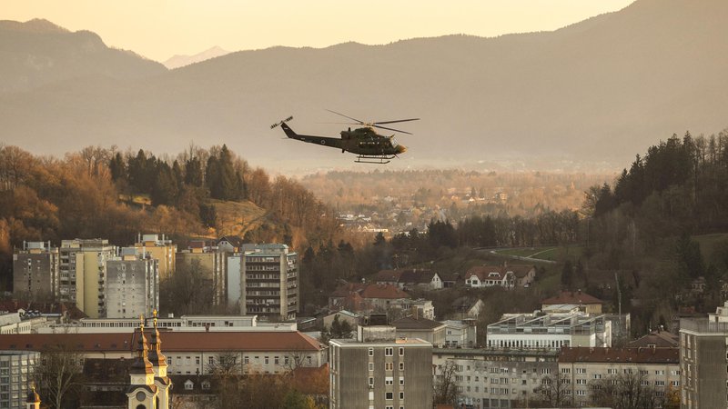 Fotografija: Potrebujemo namenske helikopterje ter medicinsko in letalsko ekipo na enem mestu. FOTO: Voranc Vogel/Delo