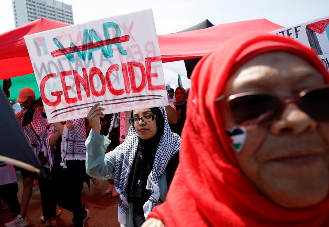 Po svetu potekajo demonstracije, na katerih protestniki pozivajo k trajnemu premirju. FOTO: Rogan Ward/Reuters