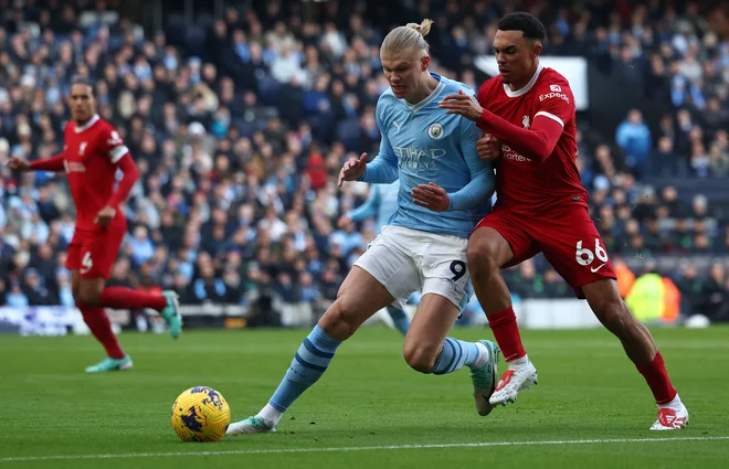 City in Liverpool sta uprizorila pravi derbi kandidatov za angleški naslov - trd, kvaliteten, hiter in napet do zadnjega žvižga. FOTO: Darren Staples/AFP