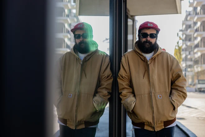 Tadej Vaukman: »V času epidemije mi je neki kolega rekel: Zakaj se ne ukvarjaš s problemi v družbi, zakaj se ukvarjaš samo s sabo? Saj jaz sem družba, sem si rekel.« FOTO: Črt Piksi